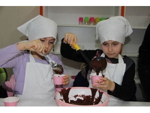 Minik Çocuklar Mutfağı Çok Sevdi