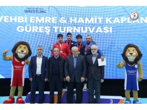 Milli Güreşçilerden 9 Madalya