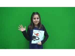 Küçük Asil Yaşıtları İçin Hikaye Kitabı Yazdı