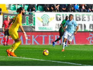 Spor Toto Süper Lig: Akhisarspor: 0 - Medipol Başakşehir: 2 (İlk Yarı)