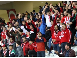 Spor Toto Süper Lig: Antalyaspor: 0 - Beşiktaş: 0 (Maç Devam Ediyor)