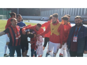 ’Takımı Kazansın’ Diye Dua Eden Minik Taraftara Kömürspor Forma Hediye Etti