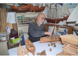 Emekli Öğretmenin Maket Gemi Hobisi