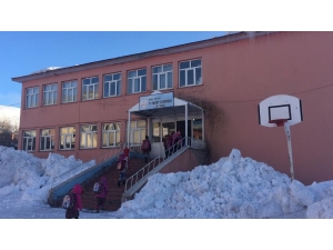 35 Gün Tatil Yapan Karlıovalı Öğrenciler Ders Başı Yaptı