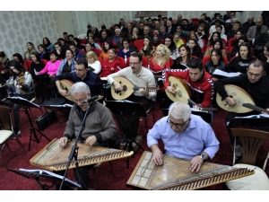 Esnafından Doktoruna 180 Kişilik ’Gönüllü Korosu’