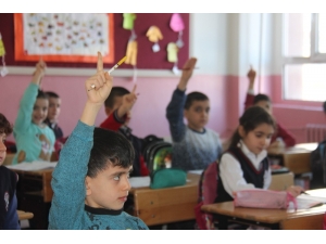 Bingöl’de 57 Bin Öğrenci Ders Başı Yaptı