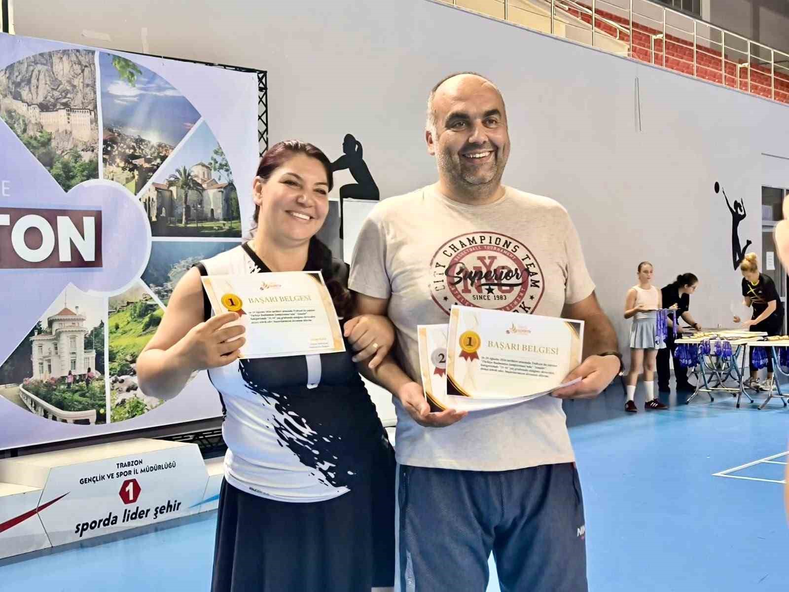 nigdeli-veteran-badmintonculardan-turkiye-sampiyonasi-nda-5-madalya