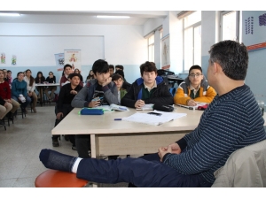 Fedakar Öğretmen Rapor Almadı Öğrencilerine Koştu