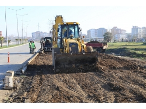 Burhaniye’de Melih Babuçcuoğlu Bulvarında Çevre Düzenlemesi