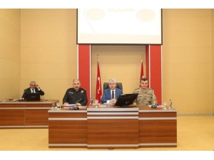 Hatay Valisi Doğan: “31 Mart Seçimlerinde Suriyeliler Mecbur Kalmadıkça Sokağa Çıkmayacak”