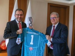 Bakan Kasapoğlu Riccardo Fraccarı’yı Kabul Etti