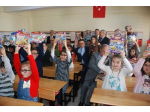 Tokat’ta 200 Bin Kitap Çocuklarla Buluştu