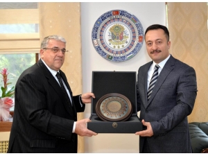 Vali Şentürk, Eski Devlet Bakanı Şeker’le Bir Araya Geldi