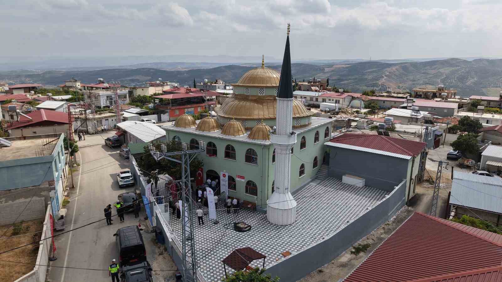 asrin-felaketinin-ardindan-hatay-da-insa-edilen-135-inci-cami-ibadete-acildi