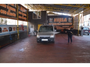 Kocası Vefat Edince 4 Çocuğuna Bakmak İçin Oto Yıkamacı Açtı