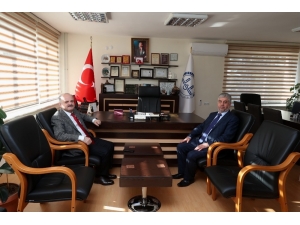 Vali Çakacak, İl Müftüsü Gerek’i Ziyaret Etti