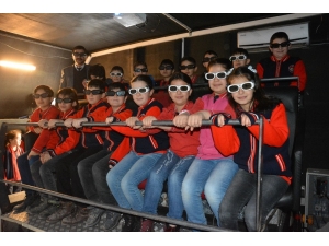 Öğrenciler 14d Sinemayla Tanıştı