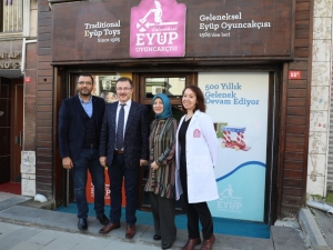 Başkan Adayı Deniz Köken’den Çocuklara Topaç Çevirme Dersi