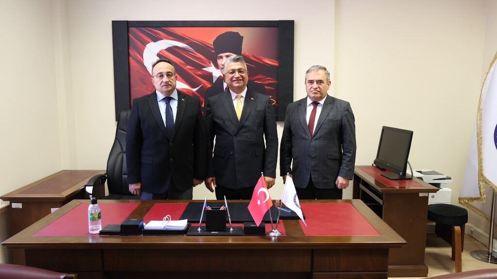 kutahya-dumlupinar-universitesi-nde-idari-kadrolarda-gorev-degisimi