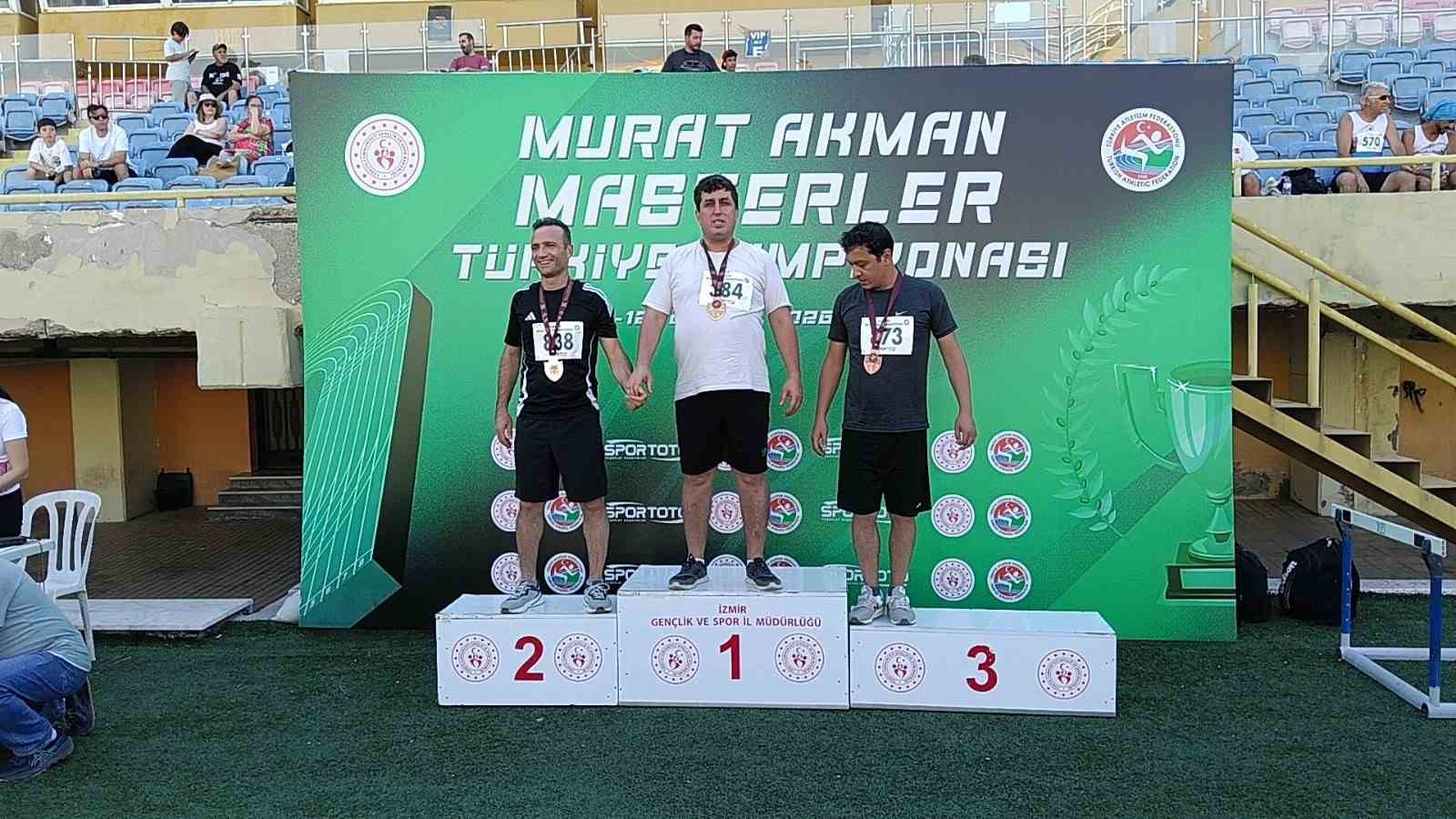 master-sporcu-alp-gokbora-ulubeli-den-izmir-de-4-dalda-sampiyonluk