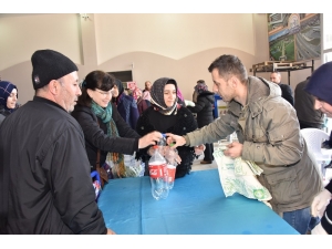 Plastik Şişeyi Kapan Kapalı Pazara Koştu