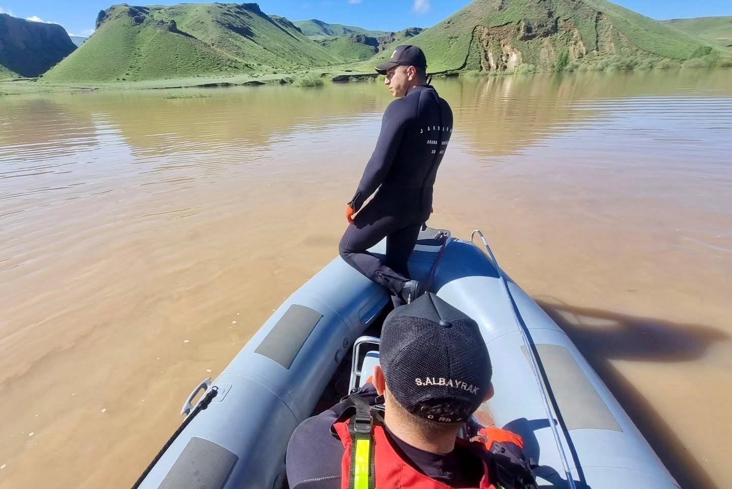 aras-nehri-nde-kaybolan-okan-koc-un-cansiz-bedeni-2-5-km-uzakta-bulundu
