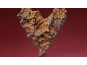 Kalp Şeklinde Meteor Satışa Çıktı