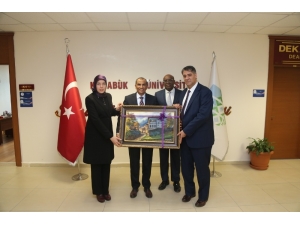 Cibuti Yükseköğretim Bakanı’ndan, Rektör Polat’a Ziyaret