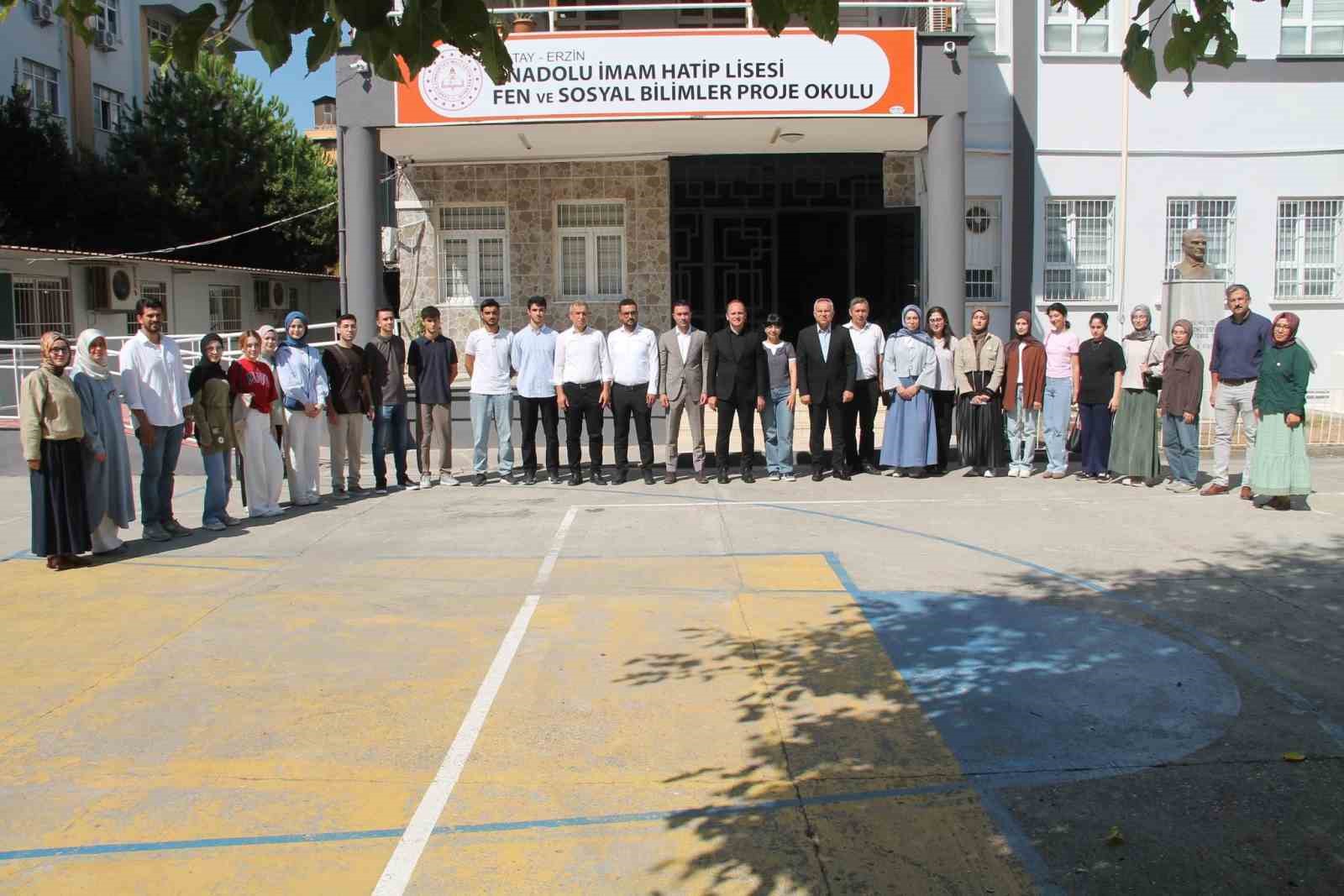 erzin-de-kaymakam-akpinar-yks-de-basari-gosteren-ogrencilerle-bir-araya-geldi