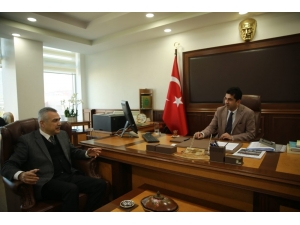 Mustafa Savaş; “Büyükşehir, Üniversiteyle Diyalog Kursa Daha Güzel Bir Aydın Olurdu”