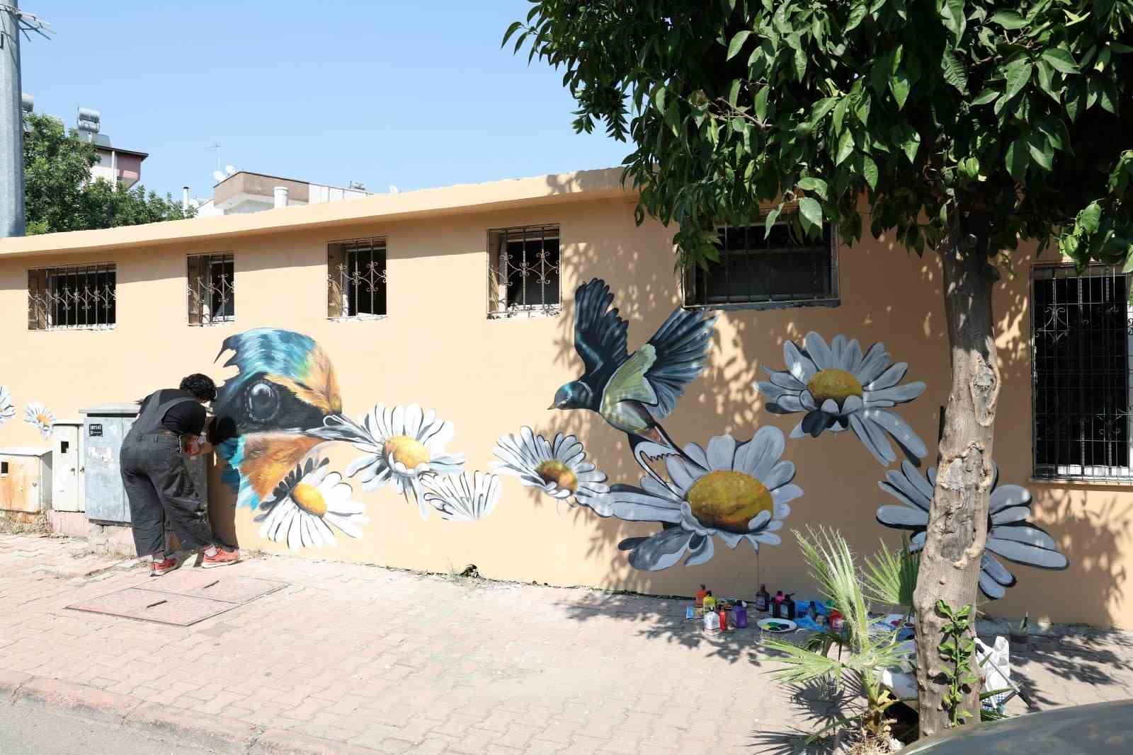 akdeniz-in-parklari-sanatla-renkleniyor