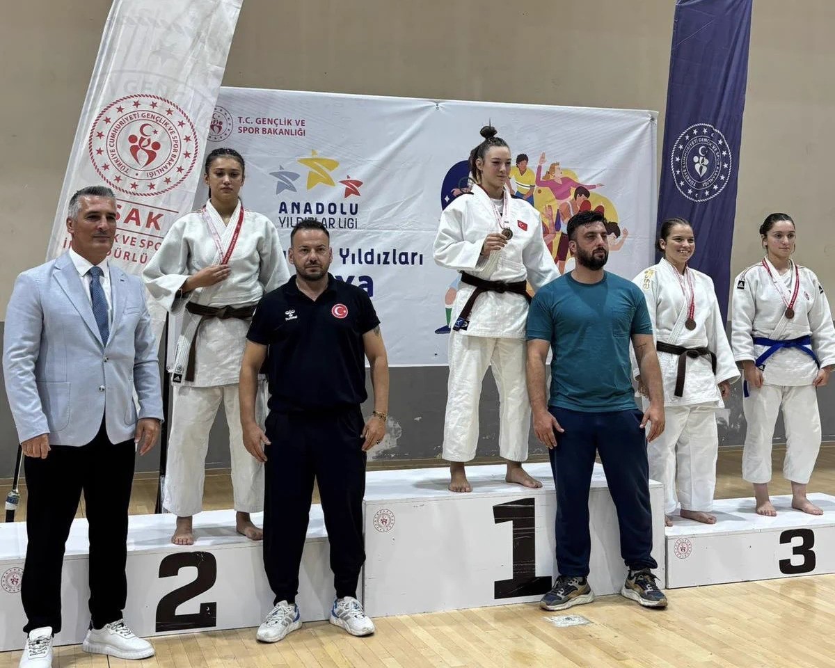 eskisehirli-judoculardan-analig-de-buyuk-basari-kiz-takimi-yari-finalde