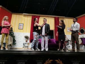 "Kaç Baba Kaç" İzmirlileri Kırdı Geçirdi