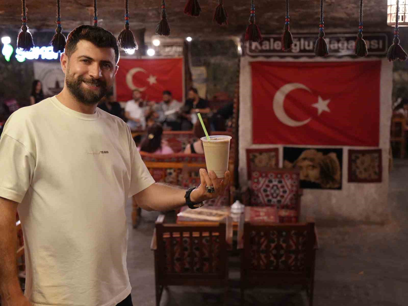 tarihi-magarada-serinleten-lezzet-soguk-menengic-kahvesi