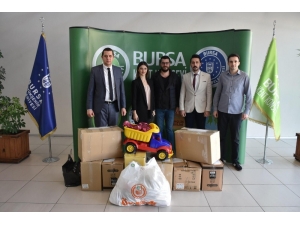 Parmaklıklar Ardında Minik Kalpler