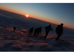 20 Saatte 4 Bin 58 Metreye Tırmandılar