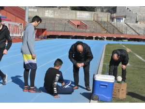 Yere Yığılan Gencin Yardımına Masör Koştu