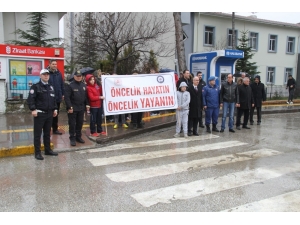 “Öncelik Hayatın, Öncelik Yayanın” Uygulaması Bozüyük’te De Yapıldı