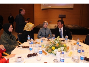 Zeybekci: "İzmir’i Ben Kurtaracak Değilim. İzmir’i Ak Parti Kurtaracak Değil. İzmir’i İzmirliler Kurtaracak"