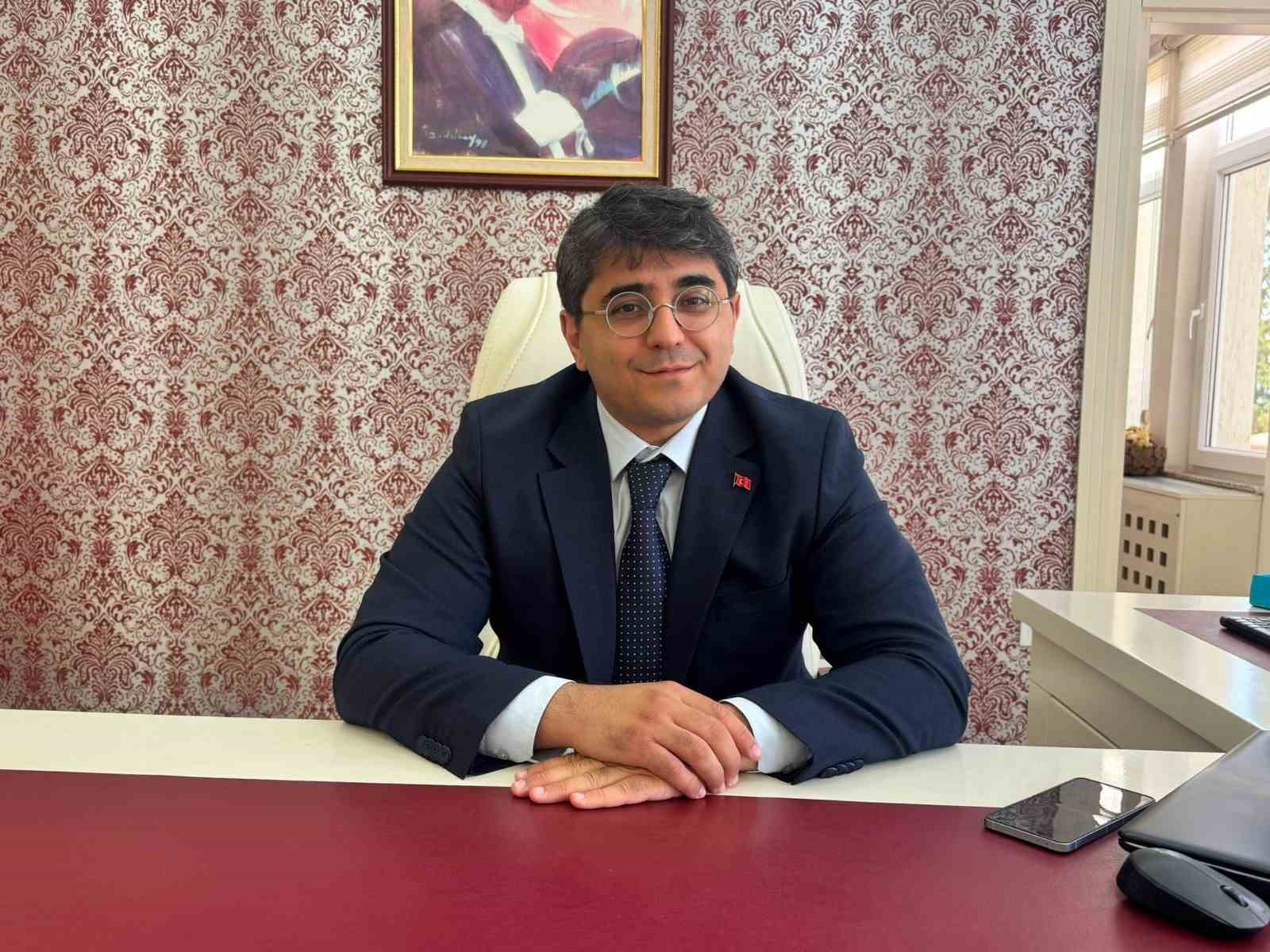 egirdir-in-yeni-kaymakami-dr-serhat-dogan-gorevine-basladi
