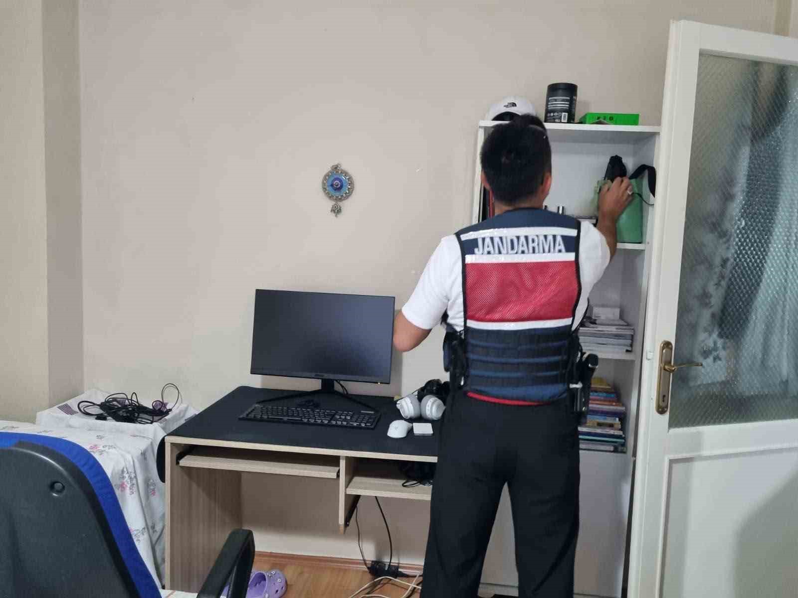 mit-ten-kredi-karti-sebekesine-operasyon-3-gozalti