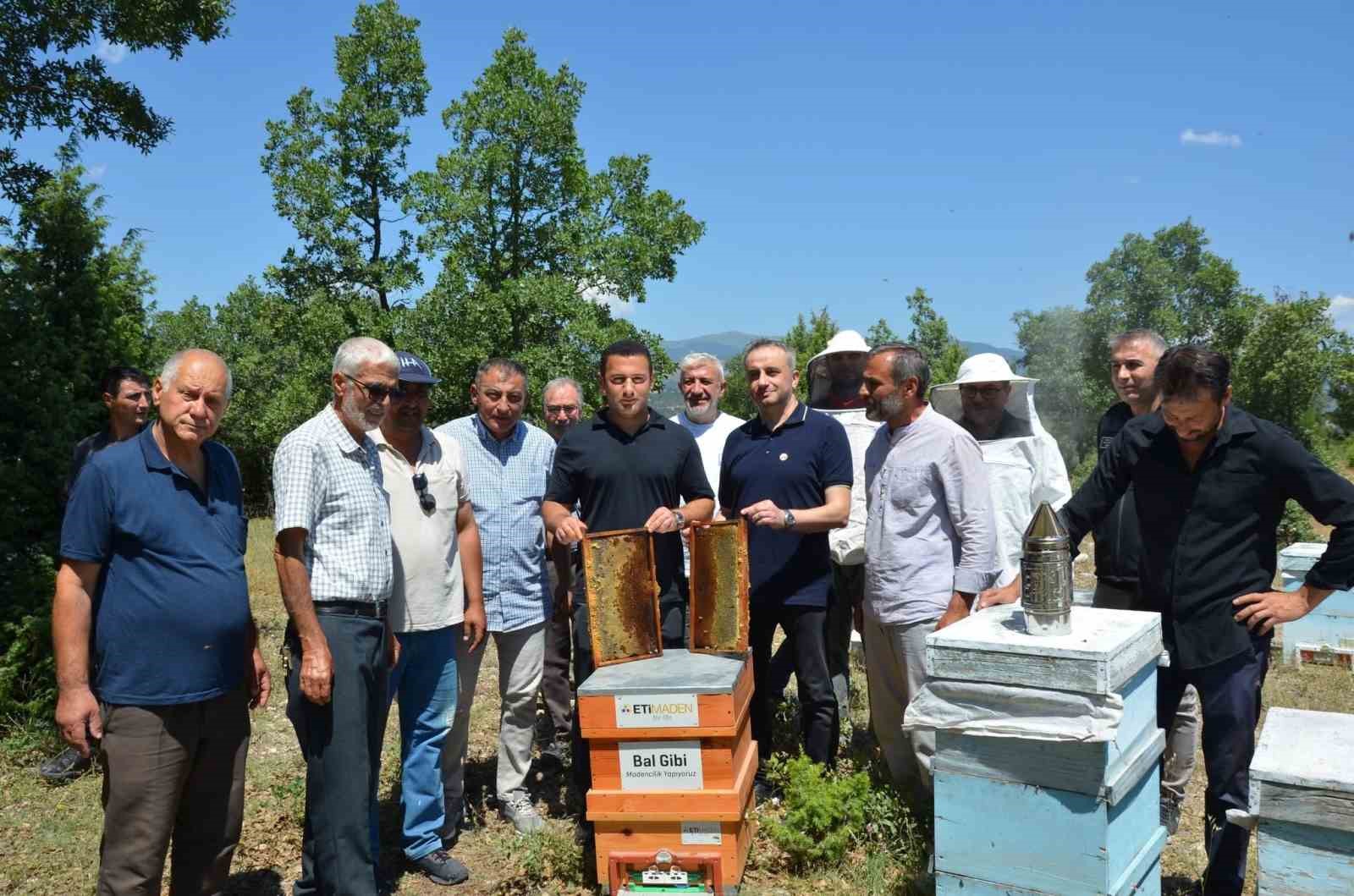 emet-kaymakami-baskapan-aricilarla-bir-araya-geldi