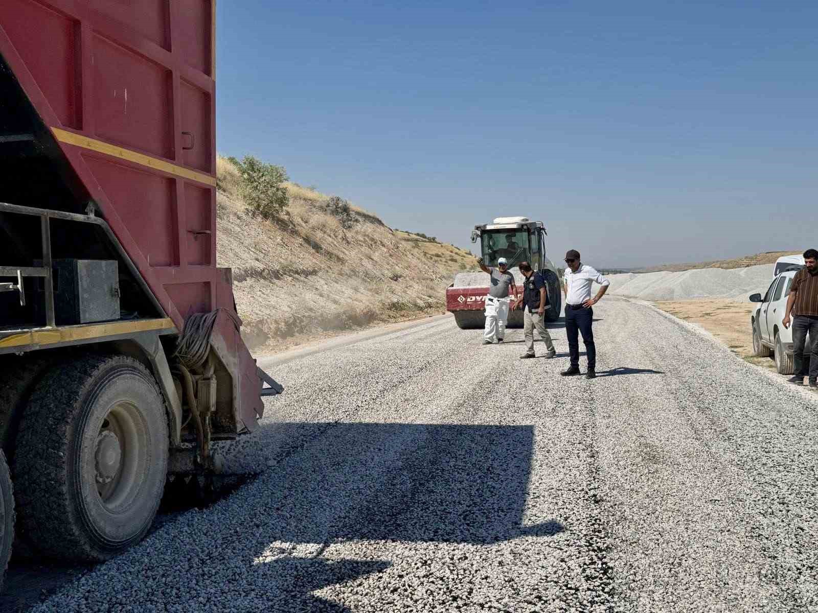 akcadag-belediyesi-asfalt-mesaisini-surduruyor