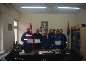 Kaymakam, Jandarmayı Ödüllendirdi