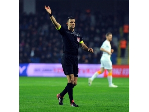 Ümit Öztürk İlk Kez Galatasaray - Trabzonspor Maçında Düdük Çalacak