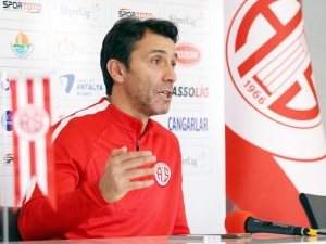 Bülent Korkmaz: "İlk Hedefimiz 41 Puanı Yakalamak"