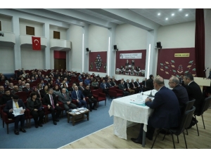 Vali Çakacak, “Kalkınma Nitelikli Eğitimle Mümkün”