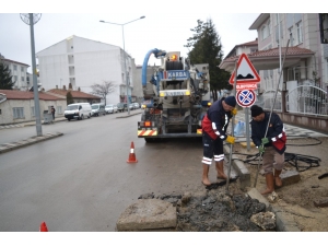 Şuhut Belediyesi Kanalizasyon Temizleme Çalışmalarına Başladı