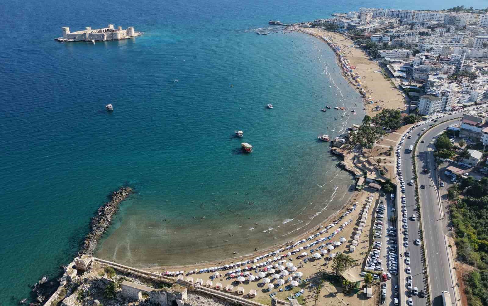 sicaklar-geldi-okullar-tatil-olmadan-sahillerde-yogunluk-basladi