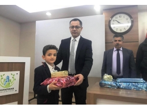 Kayapınar Belediyesi En Çok Kitap Okuyan Öğrencileri Ödüllendirdi